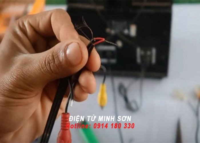 Đứt cuộn dây loa hay hỏng chân biến áp, cục IC